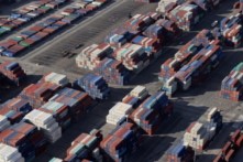 Báo cáo của IHS: Hoạt động kinh doanh tăng trưởng chậm lại do nguồn cung hạn chế, các khó khăn trong tuyển dụng