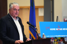 Nevada bắt buộc xét nghiệm COVID-19 hàng tuần cho nhân viên chính phủ chưa chích ngừa