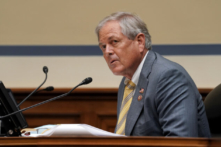 Dân biểu Norman xét nghiệm dương tính với ca COVID-19 đột phá