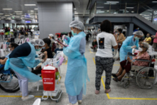 Thêm nhiều quốc gia từ bỏ vaccine COVID của Trung Quốc, báo hiệu sự thất bại của chiến lược ‘ngoại giao vaccine’