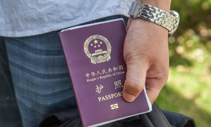 Trung Quốc đình chỉ cấp hộ chiếu 