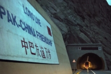 Pakistan: Kẻ đánh bom tự sát nhắm vào công nhân người  Trung Quốc, 2 trẻ em thiệt mạng