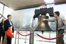 Cánh tả và cánh hữu cần hợp nhất để chấm dứt sự kiểm duyệt