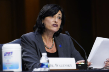 Giám đốc CDC: Những mũi chích ngừa COVID-19 hàng năm không được mong đợi