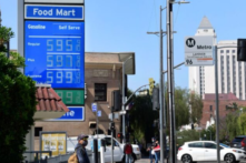 Ngày thứ tư liên tiếp giá xăng ở Los Angeles tăng