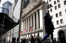 Cẩn thận với sự tham lam của Wall Street khi sự giàu có của Trung Quốc vượt qua Mỹ