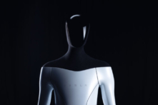 Ông Elon Musk cho biết Tesla có khả năng sẽ tung ra nguyên mẫu robot hình người vào năm tới