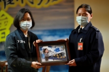 Đài Loan: Tổng thống trở thành người đầu tiên chích vaccine sản xuất nội địa