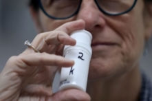 Thái Lan sẽ thử nghiệm thuốc chống virus COVID-19 dạng xịt trên người trong năm nay