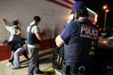 Chính phủ ông Biden lệnh cho ICE không được bắt giữ, trục xuất các nạn nhân của tội ác