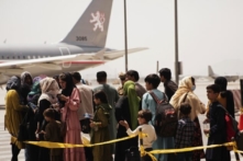 NATO: Hơn 18,000 người được di tản khỏi phi trường Kabul