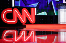 CNN sa thải 3 nhân viên vì vào văn phòng mà chưa chích ngừa