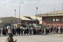 Hoa Kỳ không kích kẻ đánh bom tự sát trên đường đến phi trường Kabul