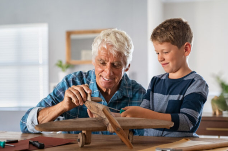 Niềm vui và những khó khăn khi làm ông bà