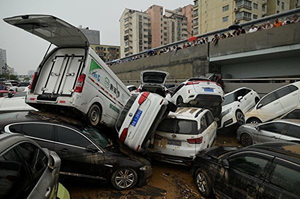 Lũ lụt ở Trịnh Châu: 400,000 xe ngập nước, ngành bảo hiểm kêu gặp khó khăn