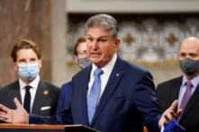 Thượng nghị sĩ Manchin kêu gọi Fed phải ‘tái thẩm định ngay’ chính sách tiền tệ giữa bối cảnh lạm phát