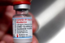 Úc chấp thuận vaccine COVID-19 của Moderna trong khi mở rộng phong tỏa