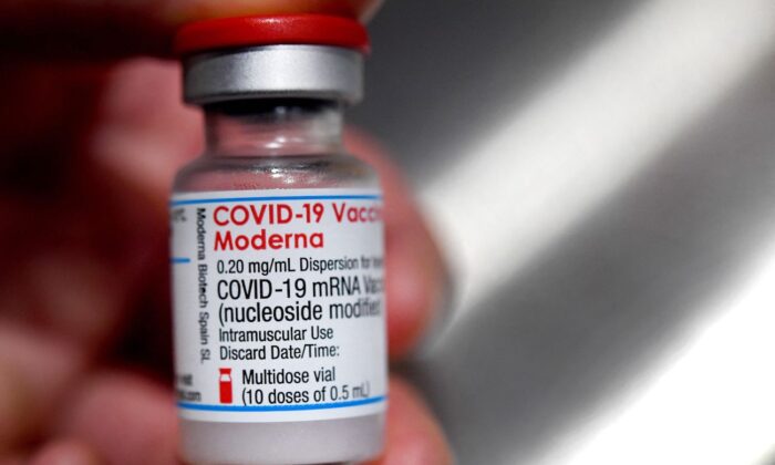 Úc chấp thuận vaccine COVID-19 của Moderna trong khi mở rộng phong tỏa