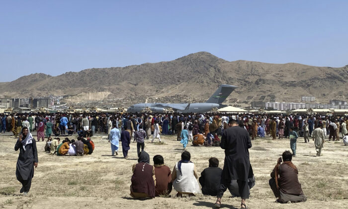 Tòa Bạch Ốc: Không phải người Afghanistan nào muốn rời đất nước cũng sẽ có thể làm được