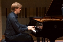 Cuộc thi Piano Quốc tế NTD tấu lên âm nhạc rực rỡ đầy màu sắc