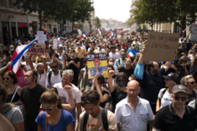 UCLA: Niềm tin vào các chính phủ và nhân viên y tế ở mức thấp trên toàn cầu