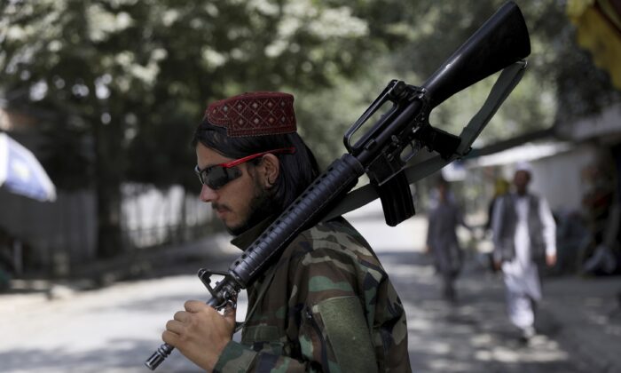 Taliban yêu cầu người dân Afghanistan giao nộp súng ống, đạn dược trong vòng một tuần