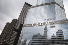 Các quan chức Chicago đang cố gắng chặn khoản tiền hoàn thuế 1 triệu USD cho tòa nhà Trump