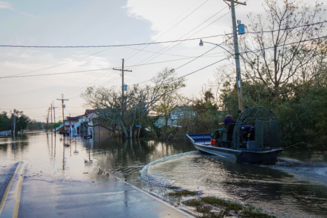 Cư dân New Orleans nương tựa vào nhau sau cơn bão Ida