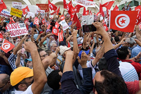 Chùm ảnh: Người dân Tunisia biểu tình phản đối tổng thống bành trướng quyền lực cá nhân