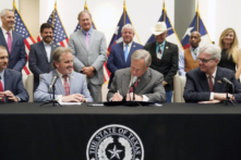 Thống đốc Texas ký dự luật cải cách bầu cử thành luật