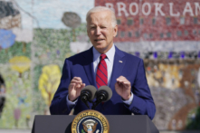 Arizona kiện chính phủ TT Biden về lệnh bắt buộc chích vaccine COVID-19