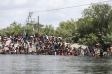 Các thống đốc Đảng Cộng Hòa kêu gọi TT Biden họp mặt và giải quyết khủng hoảng biên giới phía Nam