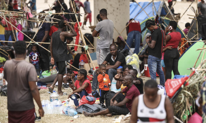 Hoa Kỳ trục xuất hơn 1,000 người Haiti nhưng DHS từ chối cho biết số người được thả vào nội địa