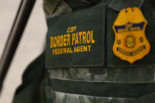 Đến cuối tháng 11, nhân viên Tuần tra Biên Giới phải hoàn tất chích ngừa hoặc bị sa thải