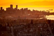 Thuế vụ Canada tiết lộ các tài liệu được giữ kín từ lâu về mối liên quan giữa giá nhà cao ở BC và việc di cư của các triệu phú