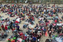 Thống đốc Texas: Tòa Bạch Ốc đảo ngược cách giải quyết việc đóng cửa qua biên giới