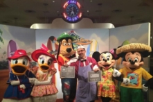 Nhân viên Disney lo ngại mất việc làm vì quy định bắt buộc chích vaccine COVID-19