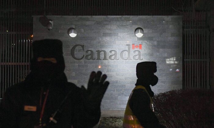 Tại sao Cục Cảnh sát Trung Quốc vẫn đang điều hành văn phòng thị thực của Canada tại Bắc Kinh?