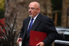 Anh Quốc có thể chỉ định vaccine COVID-19 cho trẻ từ 12 đến 15 tuổi khỏe mạnh bất chấp khuyến nghị khoa học