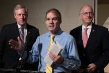 Các nhà lập pháp yêu cầu DOJ giải thích việc hủy bỏ các vụ kiện dính líu tới quân đội Trung Quốc