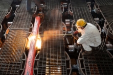 Kinh tế Trung Quốc bị ảnh hưởng bởi sự kết hợp của 3 cú đấm