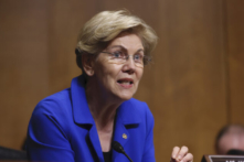 TNS. Elizabeth Warren phản đối việc tái bổ nhiệm Chủ tịch Fed Powell, nói với ông rằng ‘ông là một người nguy hiểm’