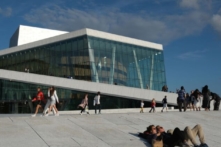 Na Uy dỡ bỏ các hạn chế về đại dịch, COVID-19 hiện có thể được so sánh với bệnh cúm