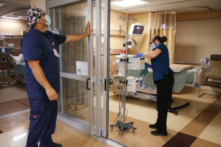 Thăm dò ý kiến: Người Mỹ đánh giá quá cao tỷ lệ nhập viện vì COVID-19