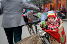 Dân thường lật tẩy đường dây buôn bán trẻ sơ sinh chợ đen ở Trung Quốc