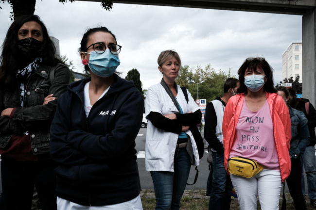 Pháp: Hàng ngàn nhân viên y tế bị sa thải vì lệnh bắt buộc chích ngừa