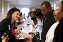 Tỷ lệ thất nghiệp gia tăng ở người da đen, thanh thiếu niên, và những người có bằng cao đẳng liên kết