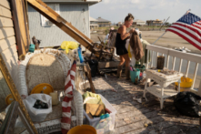 Cảnh báo lũ quét mới ở các tiểu bang phía Nam, gần 500,000 người vẫn không có điện