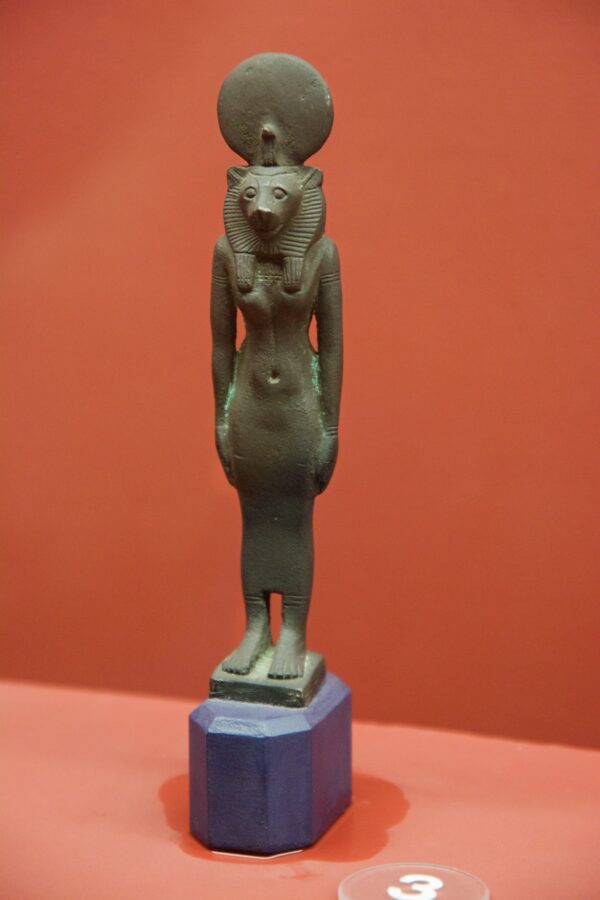 một bức tượng đồng Sekhmet
