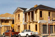 Chi tiêu mạnh mẽ cho nhà ở loại cho một gia đình thúc đẩy chi tiêu cho xây dựng nhà ở tăng trưởng trong tháng Bảy